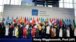 A group photo at the 2021 G20 summit in Italy.