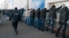 «Мене вдарили кийком». Як поліція в Росії вербує мігрантів на війну проти України