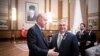 Orbán Viktor miniszterelnök és Recep Tayyip Erdogan török elnök bilaterális tárgyalásuk előtt Ankarában 2023. március 16-án. Jobbról Havasi Bertalan, a Miniszterelnöki Sajtóiroda vezetője