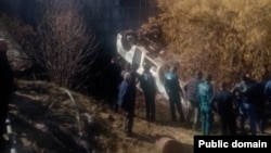 Փրկարարները դուրս են բերում վթարված ավտոբուսը Աճանան գետից, 10-ը մարտի, 2023թ․