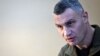 Віталій Кличко уточнив, що пожежа в складській будівлі в Подільському районі триває на площі 2 тисячі квадратних метрів
