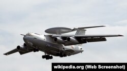 Російський літак А-50 російський літак дальнього радіолокаційного виявлення. ЗСУ вже збили два таких літаки і один пошкодили.