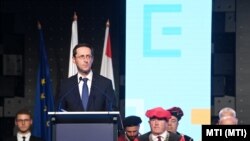 Varga Mihály pénzügyminiszter, a Rudolf Kalman Óbudai Egyetemért Alapítvány kuratóriumi elnökeként beszél az Óbudai Egyetem tanévnyitóján a Várkert Bazárban 2022. szeptember 5-én