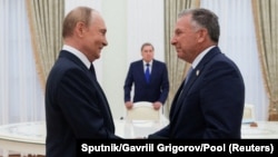 Під час цих телефонних розмов Путін, серед іншого, обговорював свою зустріч зі спецпосланцем президента США Стівом Віткоффом 
