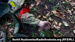 УКРАИНА - Телото на руски војник во регионот Доњецк, октомври 2022 година
