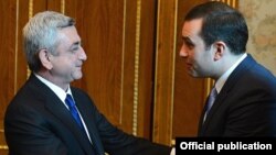 Armenia - President Serzh Sarkisian (L) meets with Georgian Defense Minister Irakli Alasania in Yerevan, 7Mar2013.