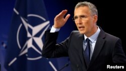 Генеральний секретар НАТО Єнс Столтенберґ на прес-конференції штаб-квартирі альянсу в Брюсселі, 28 червня 2017 року