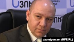 Экономист Вилен Хачатрян на встрече с журналистами, Ереван, 15 апреля 2015 г․