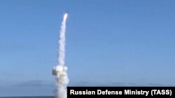 У Чорному морі перебуває 11 російських кораблів, серед яких – один носій крилатих ракет «Калібр» із загальним залпом – близько восьми ракет