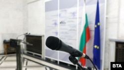 В новата сграда на парламента в България журналистите са отделени от депутатите и нямат физически достъп до тях