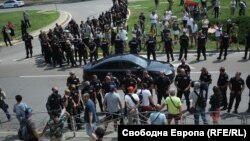 Части на МВР се появиха чак след конференцията на ГЕРБ, за да образуват кордон за автомобилите на участниците