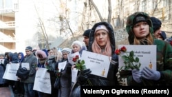 Близки на загиналите от Полет 752 на Украинските авиолинии на демонстрация с искане за справедливост. Снимката е илюстративна. 