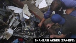 دغه الوتکه پرون له لاهوره کراچۍ ته روانه وه چې د جناح په هوایي ډګر کې له کیناستو څو شېبې مخکې ولوېده.