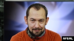 Як повідомили в УНІАН, їхнього власкора Романа Цимбалюка затримали у Москві під час запису інтерв'ю 