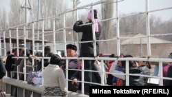 На границе Кыргызстана и Казахстана. Иллюстративное фото.
