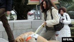 Marijana Mugoša postala je simbol lošeg odnosa vlasti prema osobama sa invaliditetom, fotografija iz 2009