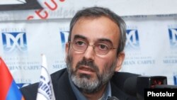 Лидер «Учредительного парламента» Жирайр Сефилян (архив)