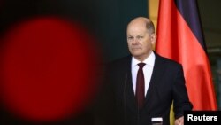 «Ми повинні знайти спосіб зробити більше разом», – сказав Олаф Шольц напередодні свого візиту до Вашингтона для переговорів з президентом Джо Байденом.
