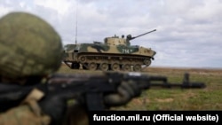 На сайті Міноборони Росії поки немає точної кількості військових, які беруть участь у навчаннях