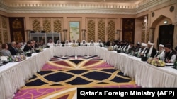 د امریکايي چارواکو او طالب پلاوي ترمنځ په قطر کې د سولې د خبرو یو پړاو.