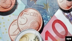 EU -- Euro coins and bank notes - generic photo
