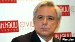 Armenia - Former Foreign Minister Vartan Oskanian attends a public event at the Civilitas Foundation in Yerevan, 28Feb2011.