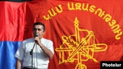 Armenia -- Armen Rustamian, a leader of the Armenian Revolutionary Federation, addresses a rally in Ashtarak, 29Sept 2010.