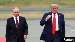 Орусиянын президенти Путин менен АКШнын лидери Трамп Аляскада, 15-август, 2025-жыл