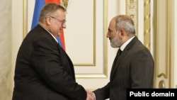 ՌԴ փոխվարչապետը և ՀՀ վարչապետը, արխիվ