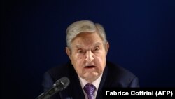 Джордж Сорос говори по време на Световния икономически форум в Давос
