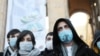 Но если во время первой акции еще звучали просительные интонации, то уже через несколько дней претензии учащихся приобрели характер тихого протеста против действий властей (фото Левана Херхеулидзе)