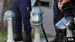 Протестите продължават, а МВР извика на разпит журналист, който е задал въпроси за полицейското насилие