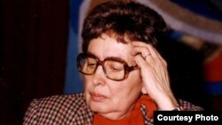 Monica Lovinescu (1923-2008) a lucrat după 1947 din exil și a devenit una din cele mai cunoscute voci ale Radio Europa Liberă, post care a funcționat în străinătate în perioada comunistă.