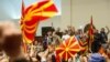 Protestuesit brenda ambientit të Kuvendit të Maqedonisë, 27 prill 2017