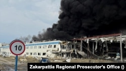 Пожар в Мукачево после российской атаки в ночь на 21 августа