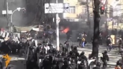 Ciocniri violente la Kiev între protestarii anti-guvernamentali și poliție la Kiev