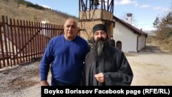 В неделя премиерът Бойко Борисов обиколи няколко манастира, на които държавата е отпуснала пари за ремонти.