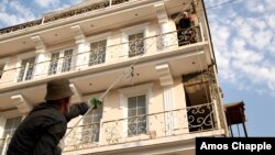 В ходе инструментального обследования основных несущих конструкций объекта установлено, что в процессе строительно-монтажных работ были допущены отступления от проекта в части прочности применяемого бетона и закладки проектной арматуры