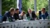 Ukrayna prezidenti V.Zelenski, Böyük Britaniyanın baş naziri K.Starmer, Fransa prezidenti E.Makron, Almaniya kansleri F.Merts və Polşa baş naziri D.Tusk Tiranada Avropa Siyasi Birliyinin sammiti çərçivəsində ABŞ prezidenti D.Trampla telefonla danışırlar.