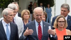 Președintele american Joe Biden anunță acordul din Senat privind investiții de sute de miliarde în infrastructură, Washington, 24 iunie 2021.
