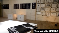 Izložba " Umetnost u mračnim vremenima", fotogalerija Vesne Anđić