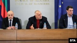 Премиерът Бойко Борисов похвали отговорното поведение на "най-големите в IT бизнеса". Отдясно е Илия Кръстев, председател на АIBEST
