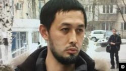24 декември 2018 г. Алнур Иляшев пред районния съд на Алмати, Казахстан.