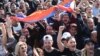 Он миңдеген адамдар митингге чыгып жатып 23-апрелде Серж Саргсянды өкмөт башынан кетирген.