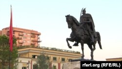 Ալբանիա - Տեսարան մայրաքաղաք Տիրանայի կենտրոնից, արխիվ