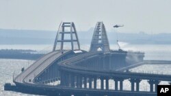 «Перевантажили, напевне, перевантажили свій міст. Те, що зараз вони настільки активно педалюють цю тему, може свідчити про те, що це може бути використано як ще один аргумент щодо зернової угоди»