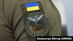 У ГУР поінформували, що «саме ці льотчики є відповідальними за численні жертви і руйнування в Україні внаслідок злочинного ракетного терору, який вони проводять із території РФ»