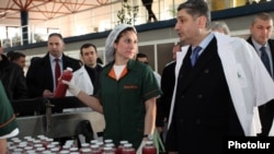 Armenia - Prime Minister Tigran Sarkisian (R) visits a beverage plant in Yerevan, 4Feb2013.