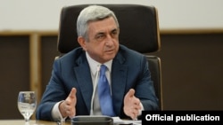 Armenia - President Serzh Sarkisian speaks during a visit to the Central Bank, Yerevan, 4Apr2014.