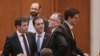 Guvernul vine în fața Parlamentului pentru a-și angaja răspunderea pe mai multe proiecte de lege.